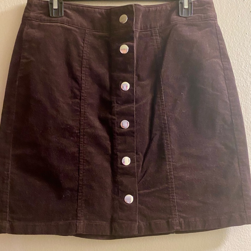 LOFT- Brown/Wine Colour Mini Skirt
Snap Front Closure.
 #N079
Price is Solid
